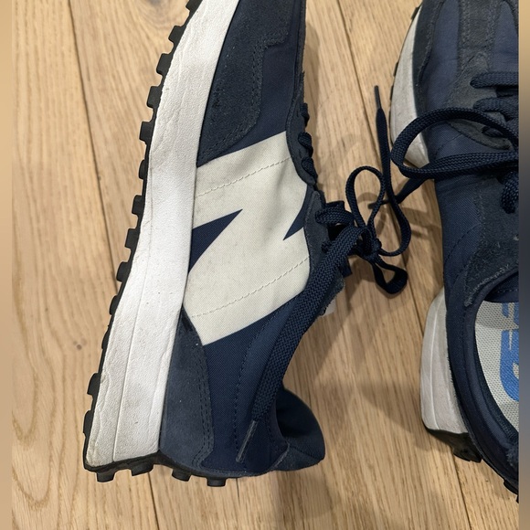 New Balance 327 Mens US 8.5 Navy color. Please check pictures for details - Picture 5 of 5